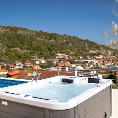 The View فيلا لوكا