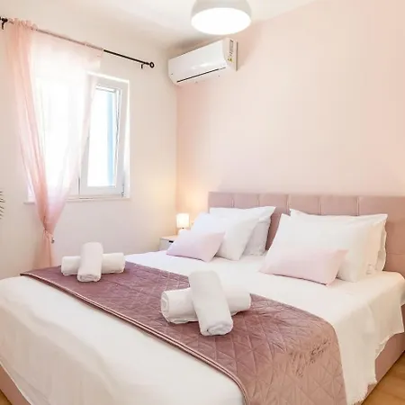 The View * فيلا لوكا