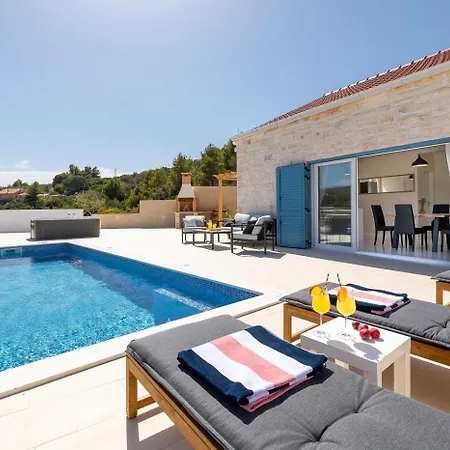 The View * Vela Luka